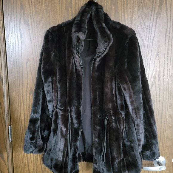 NWOT Gorgeous White House Black Market Faux Fur Black Mink Jacket S - Picture 2 of 13